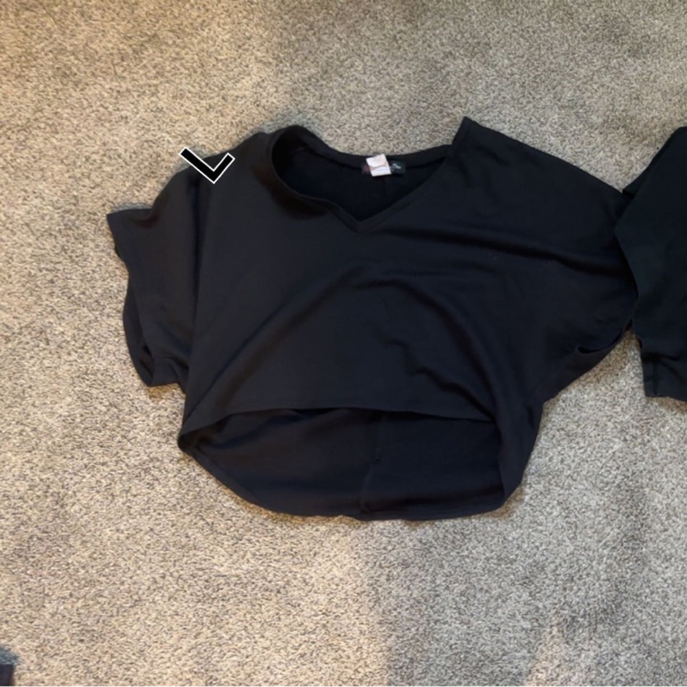 A black cropped tshirt